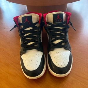 Air Jordan 1 Mid ‘Black Gym Red’